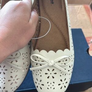 Elegant Cream Women's Shoes with Bow Detail
